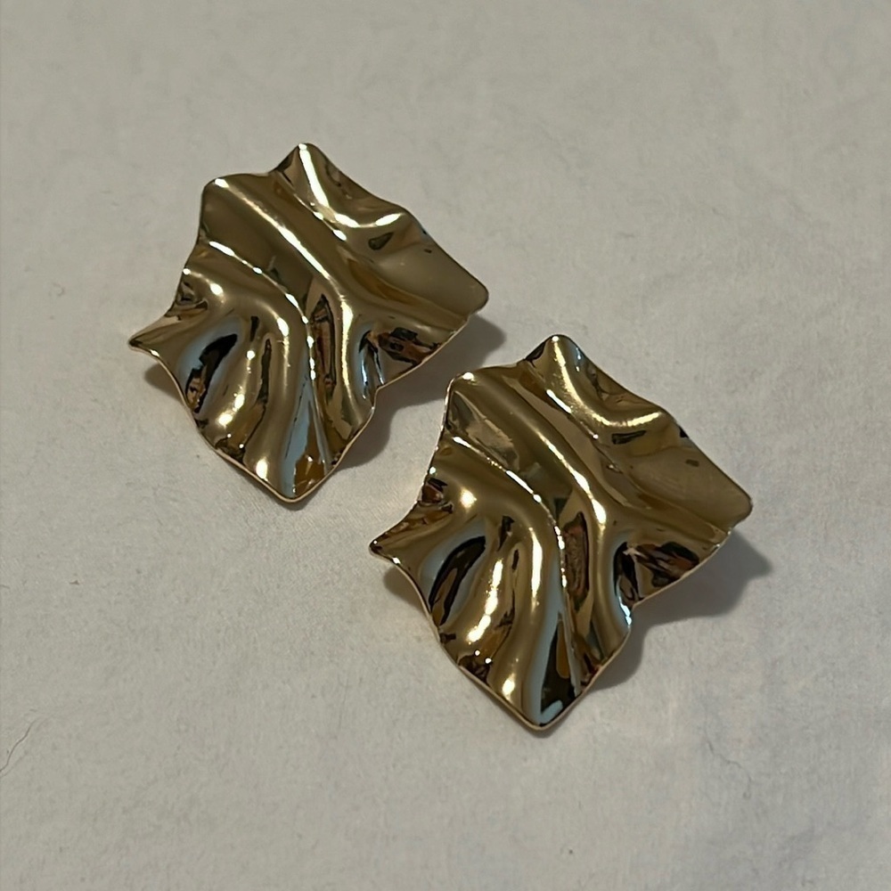 Gold square wavy statement stud earrings